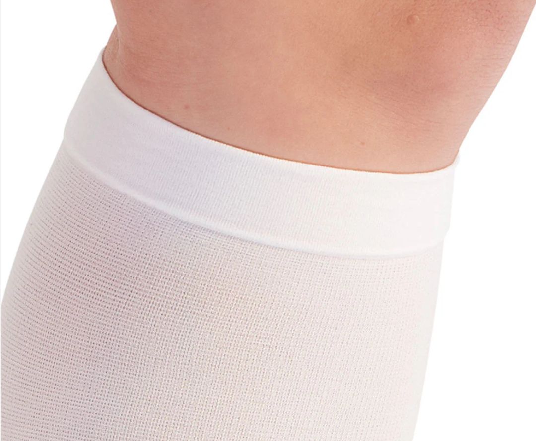 Detalle media antiembólica a la rodilla