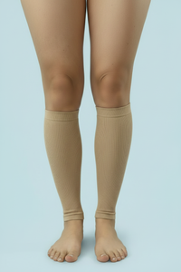 Manga de compresión para pantorrilla beige, vista frontal ambas piernas, alivio de várices y edema - VieSalud

Beige compression calf sleeves, front view both legs, varicose vein and edema relief - VieSalud
