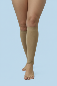 Manga de compresión para pantorrilla beige, vista frontal ambas piernas, alivio de várices y edema - VieSalud

Beige compression calf sleeves, front view both legs, varicose vein and edema relief - VieSalud
