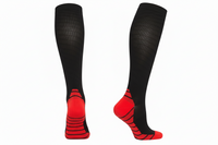 Medias deportivas de compresión unisex negras con talón rojo, 20-30 mmHg, a la rodilla para running y gimnasio - VieSalud.